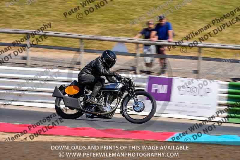 Vintage motorcycle club;eventdigitalimages;mallory park;mallory park trackday photographs;no limits trackdays;peter wileman photography;trackday digital images;trackday photos;vmcc festival 1000 bikes photographs